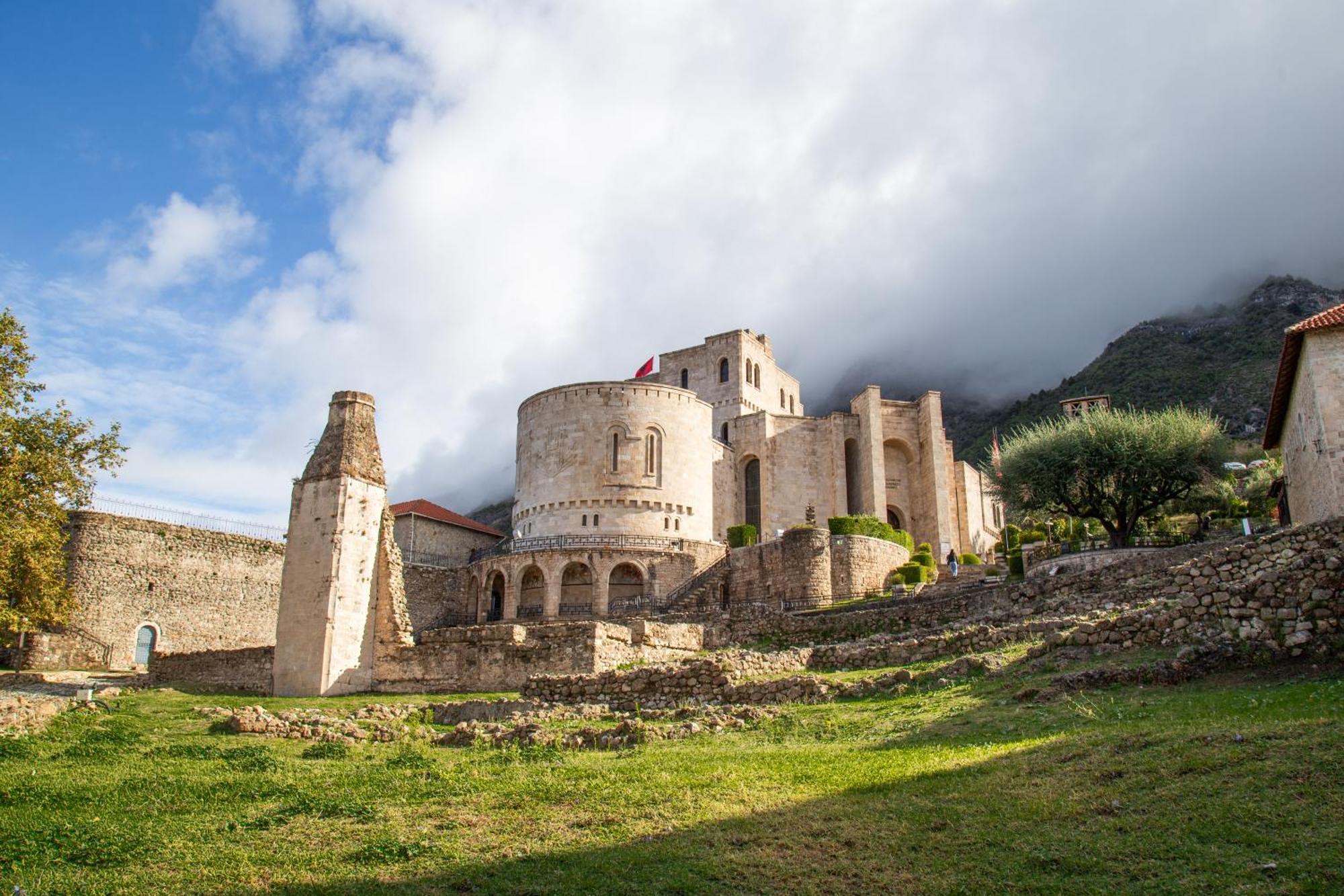 Kruja Albergo Diffuso , Inside Kruja Castle ภายนอก รูปภาพ